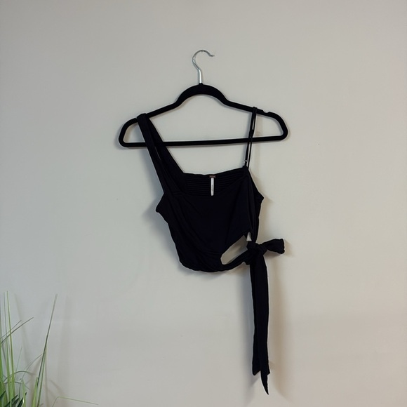 Free People Black Mila Asymmetric Tie Crop Top size M - Picture 5 of 6